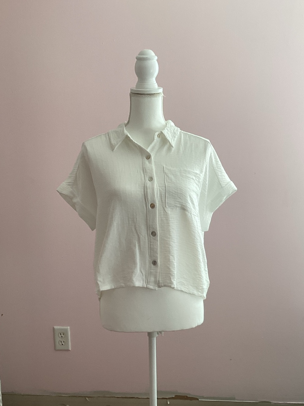Cropped White Button-Down Short Sleeve Shirt